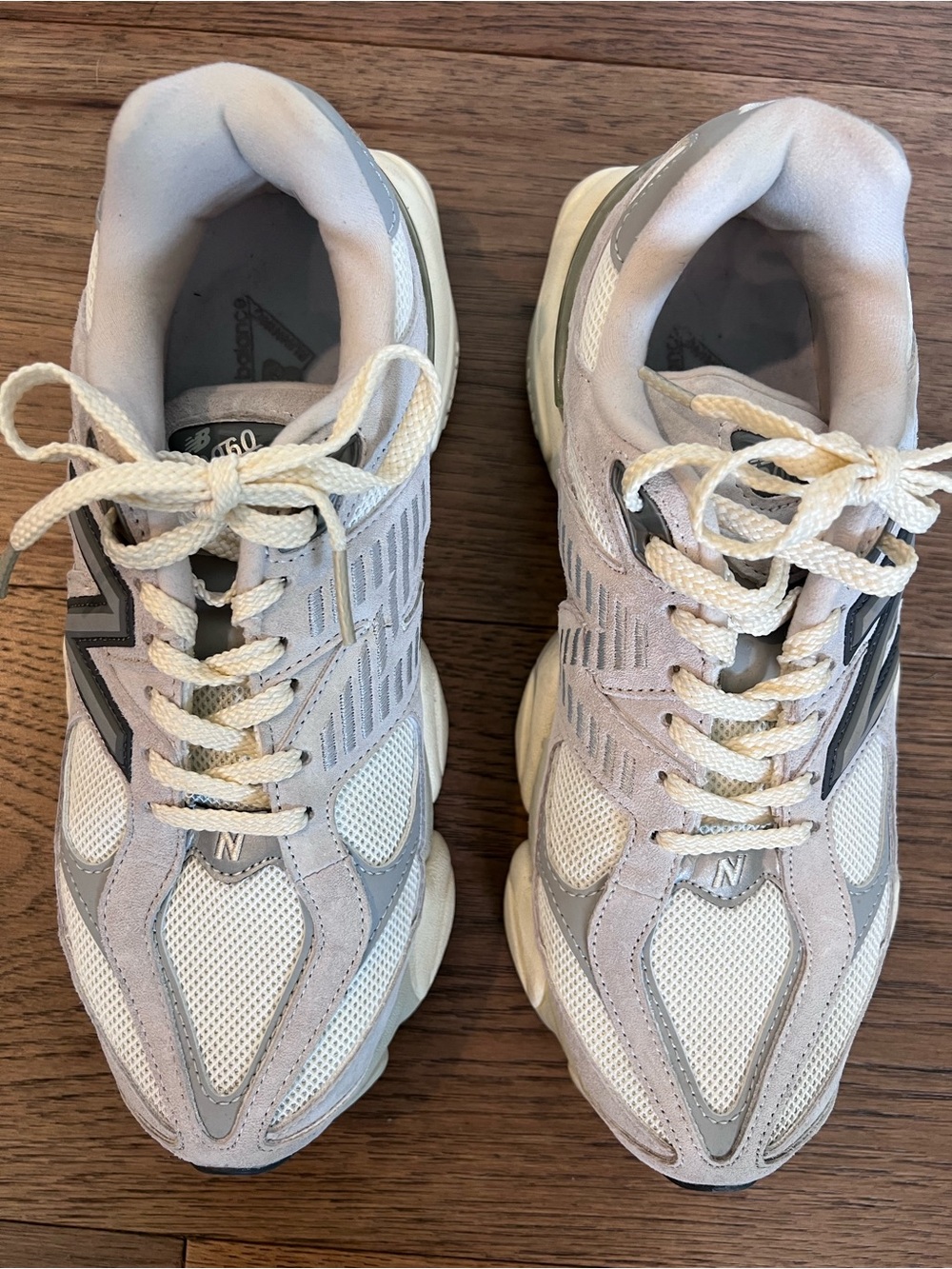 New Balance Women’s Cream and Light Gray Chunky Sneakers 9060 women 8.5 - Picture 3 of 8